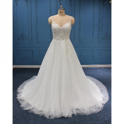 Robe de mariée Maïna princesse broderies perles tulle bretelles 